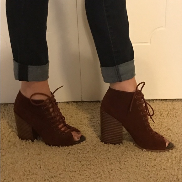 Lace up heels. - Picture 2 of 3