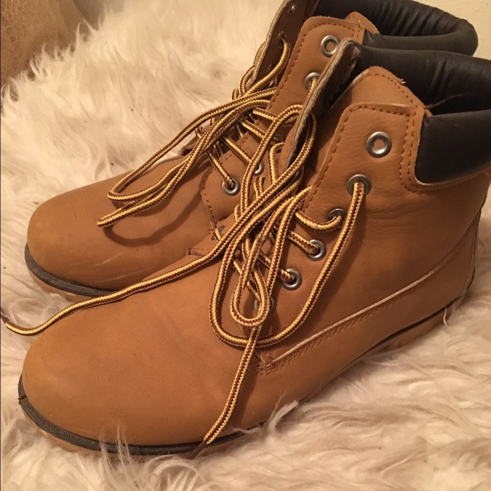 Timberland style shoes 👠