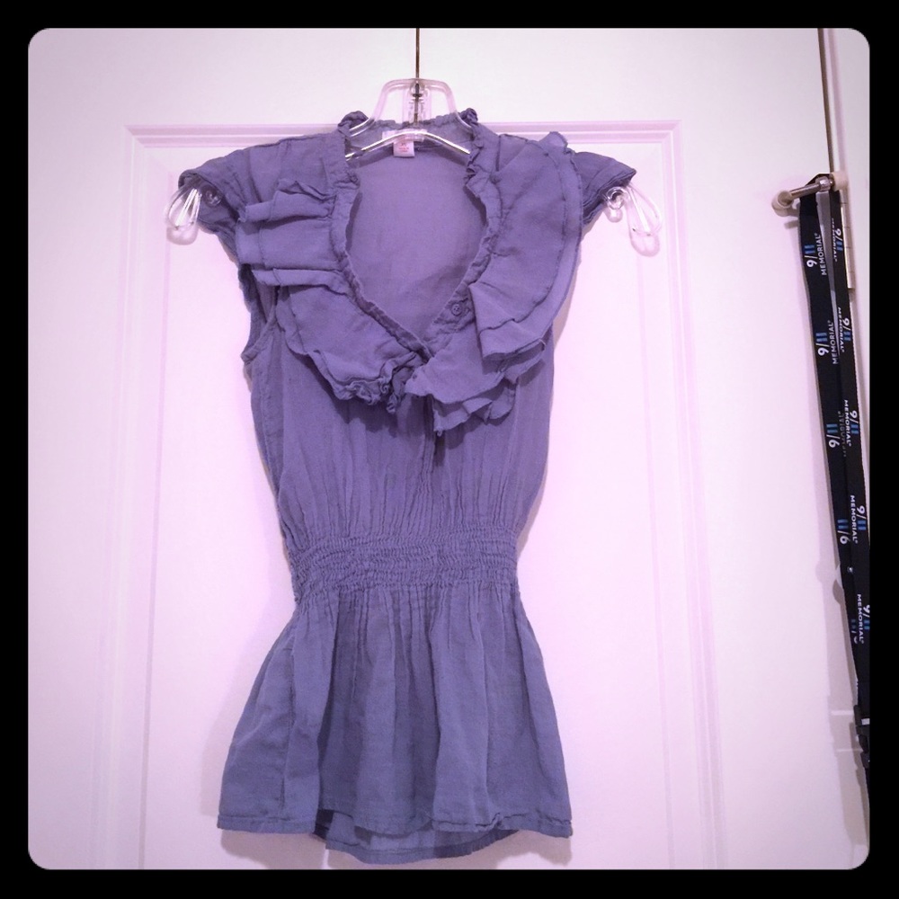 Sleeveless ruffled blouse