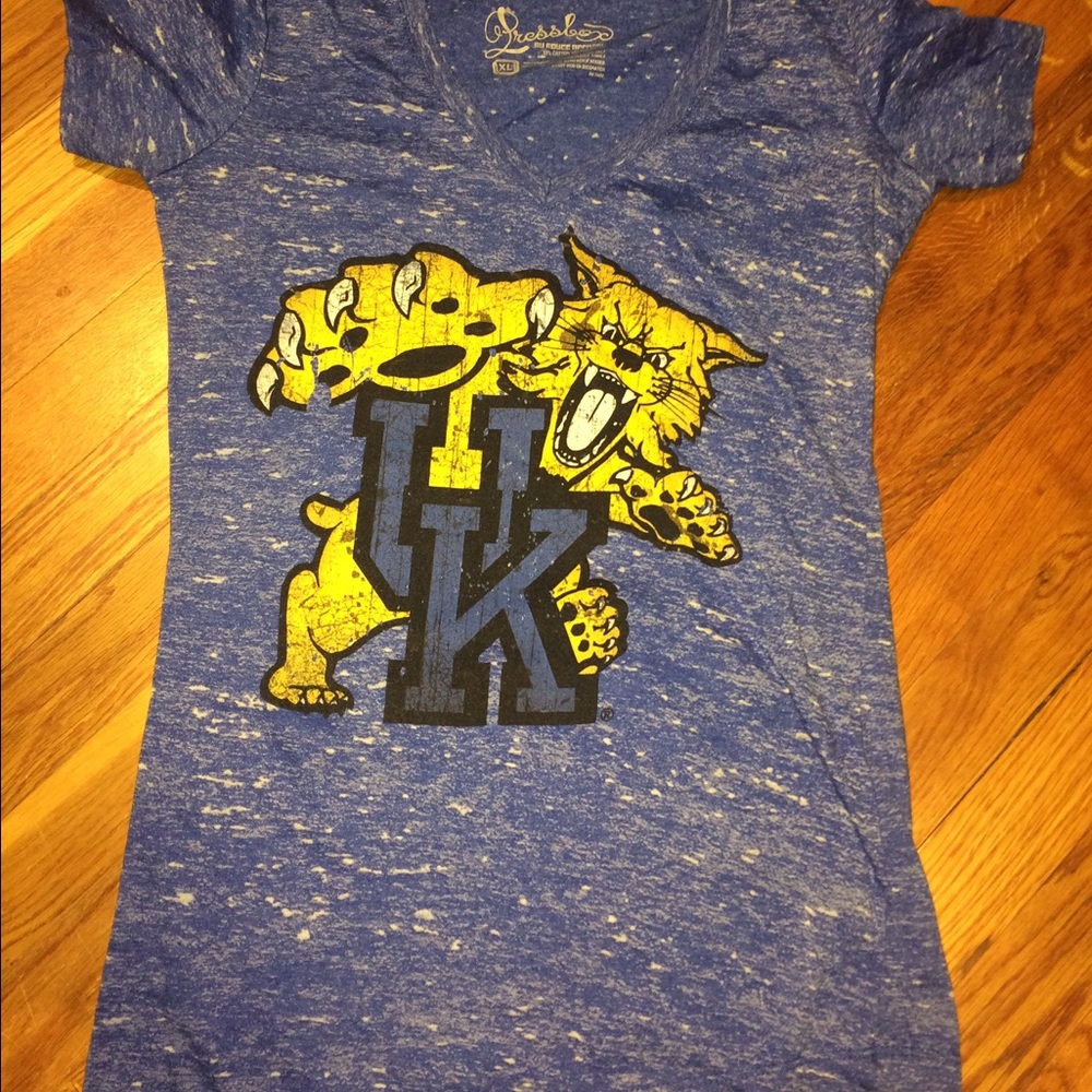 University of Kentucky v neck tee