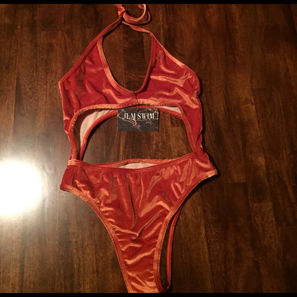 SMALL & MEDIUM LEFT• Cut Out Velvet One Piece • - Picture 5 of 8