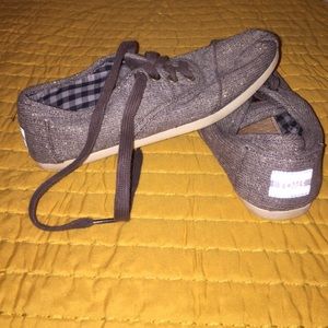 *TOMS-Cordones- Womens size 6*