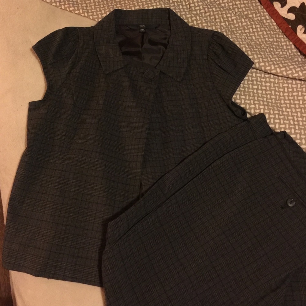 Unique pant suit