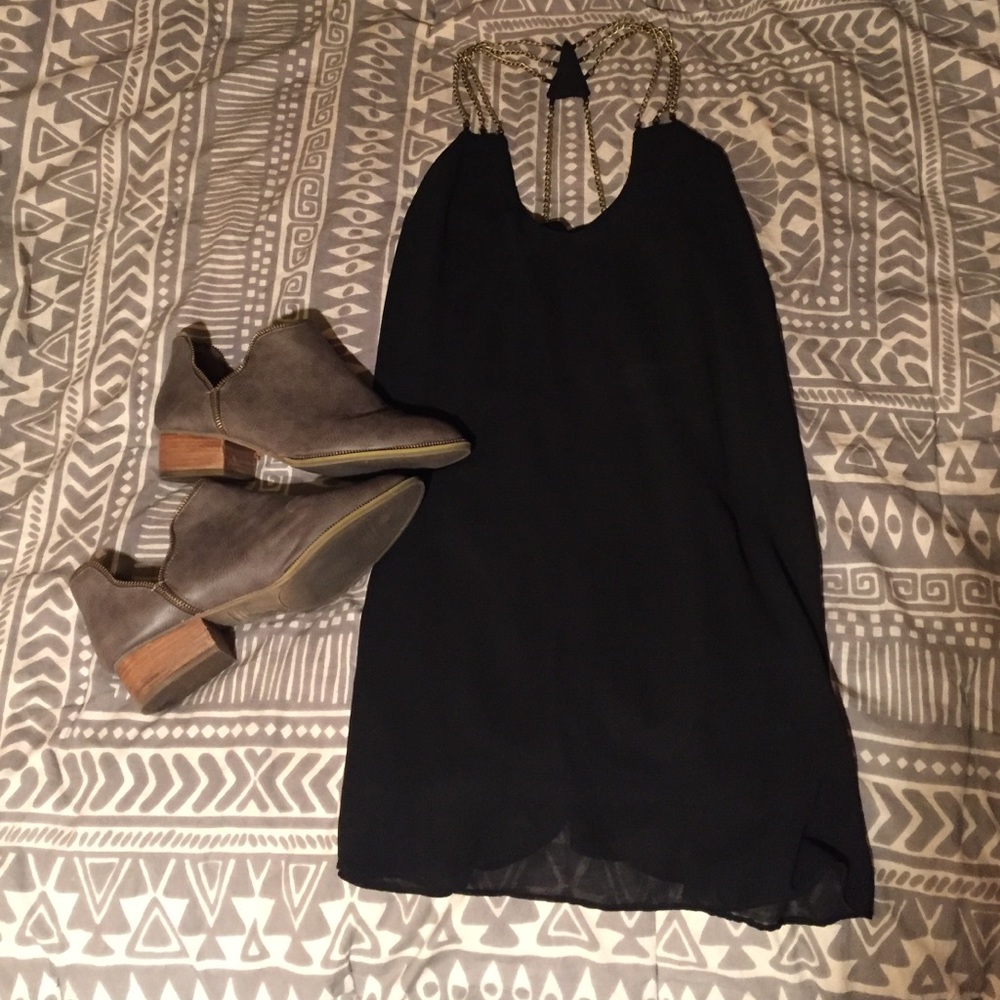 NWT - black tank with chain detail