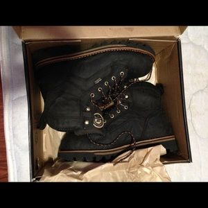 Boots red wing and shows brand new!