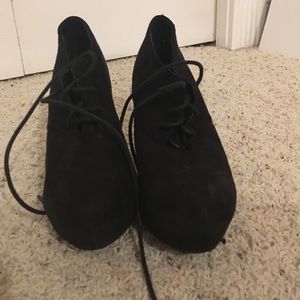 Black lace ankle boot wedges