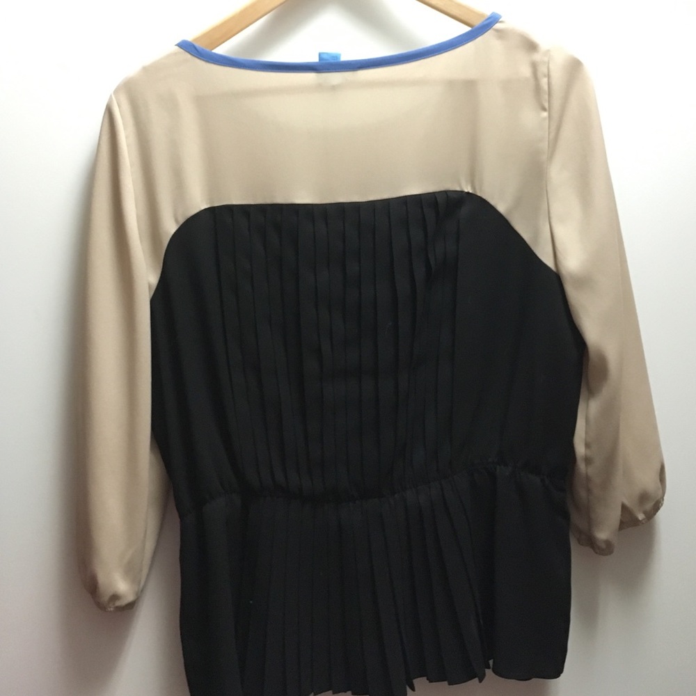 Top - Picture 2 of 2