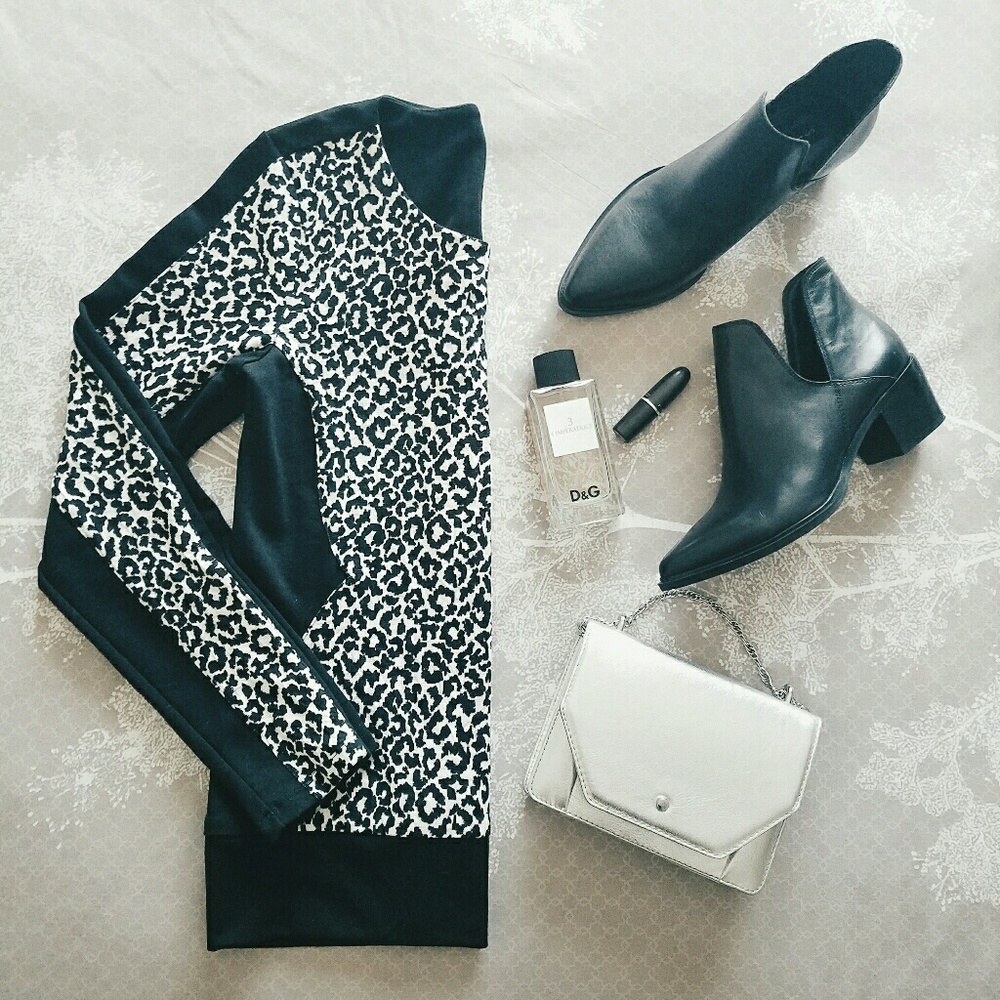 Animal print pullover