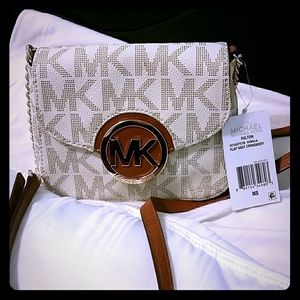 Micheal Kors Fulton vanilla flap gsst crossbody