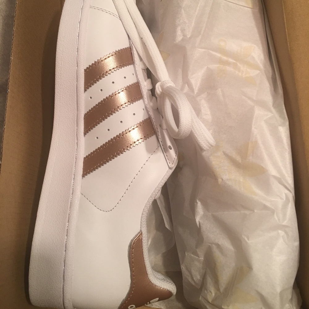 Adidas rose gold women's 9 !