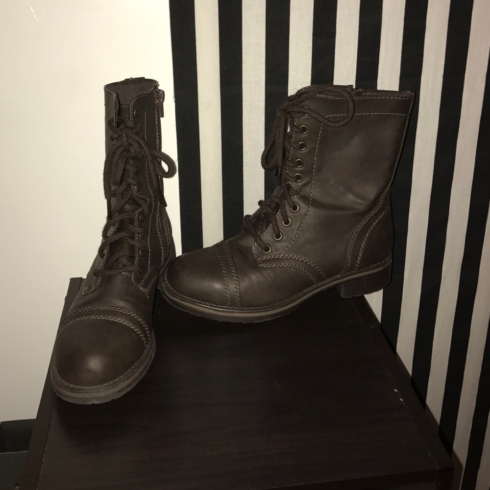 Combat boots
