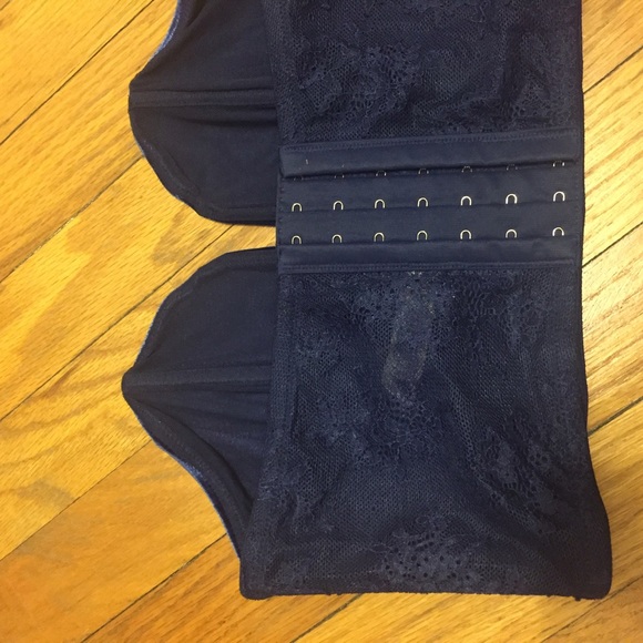 VS Velvet and Lace Cropped Corset! - Picture 5 of 6