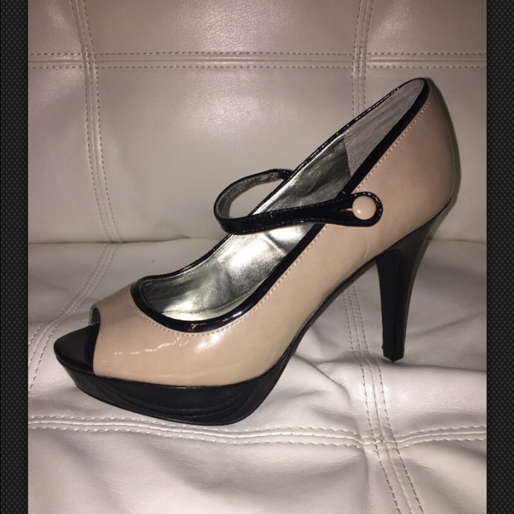 Style&co tan/black heels