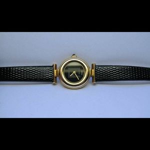 Authentic Ladies FENDI 320L Wristwatch SWISS MADE