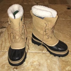 Snow boots, wool and fleece lined