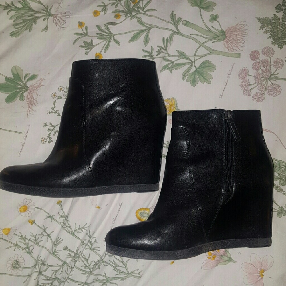 Nine West black leather booties