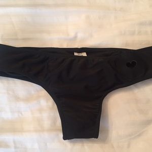 Black bikini bottoms by M print swimwear 👙