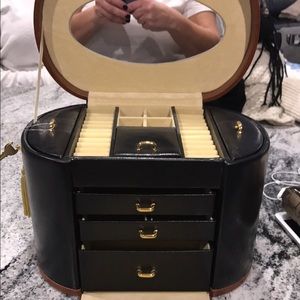 Jewelry box
