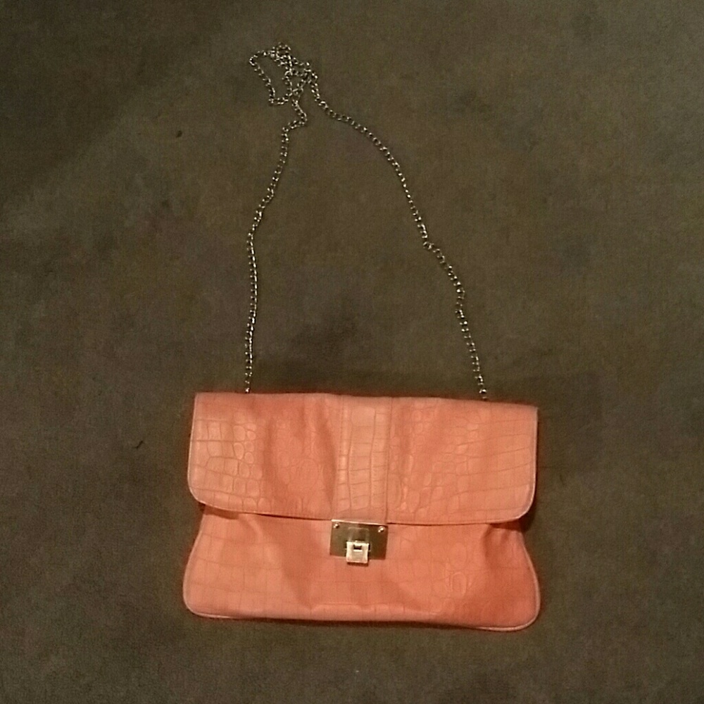 Chained clutch bag