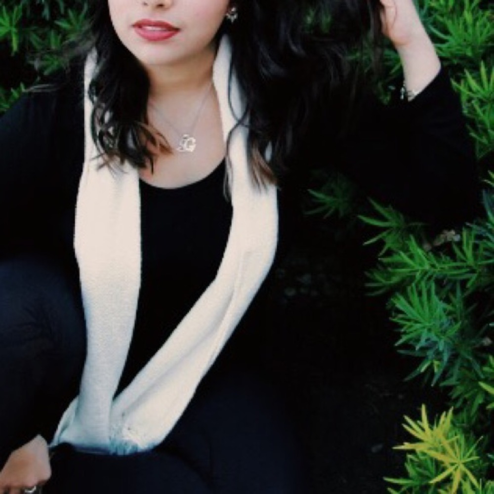 SUPER SOFT WHITE SCARF