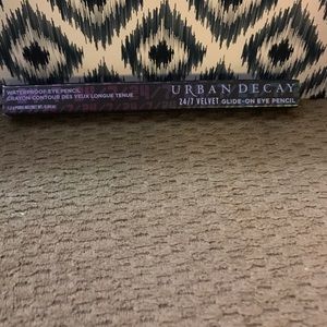 Urban decay eye pencil color: black velvet