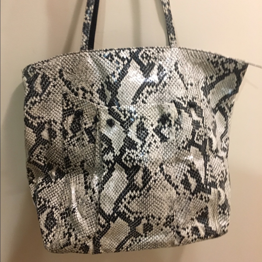 🌼🌸 SPRING MARKDOWN Snake skin tote