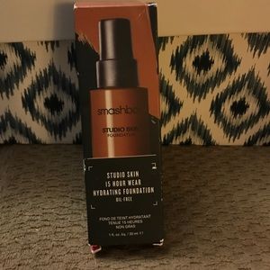 Smash box studio foundation