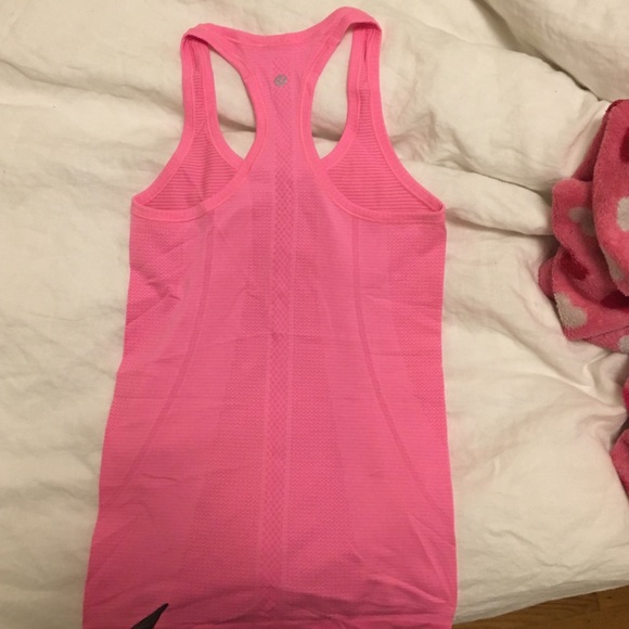Like new pink lululemon tank - Picture 3 of 3