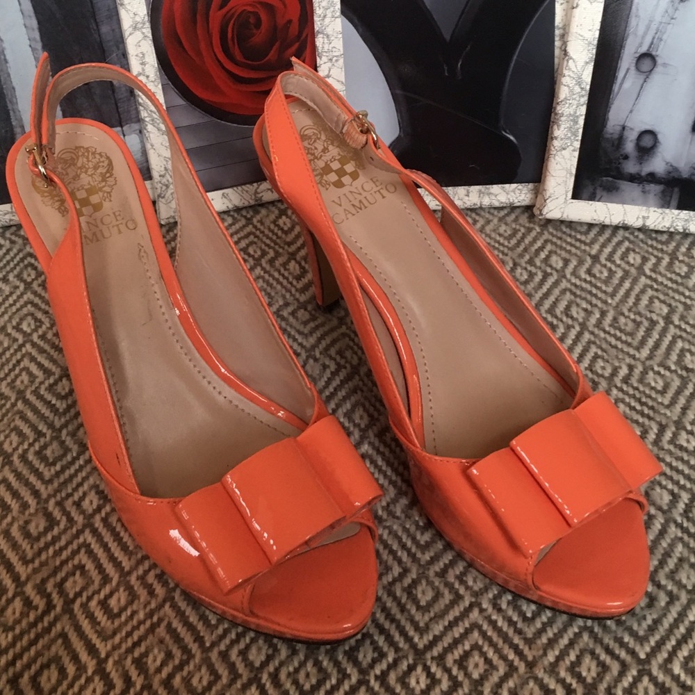 💕B1G1💕 Vince Camuto coral pumps 👠