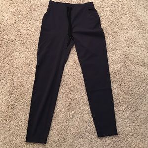 Lululemon dropt pants size 6