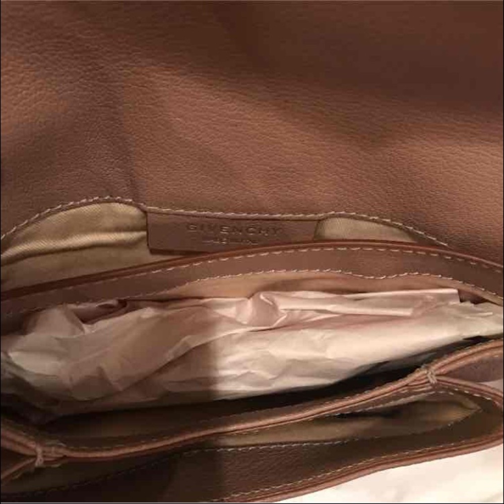 Givenchy Antigona Small Goatskin Clutch Beige - Picture 5 of 5