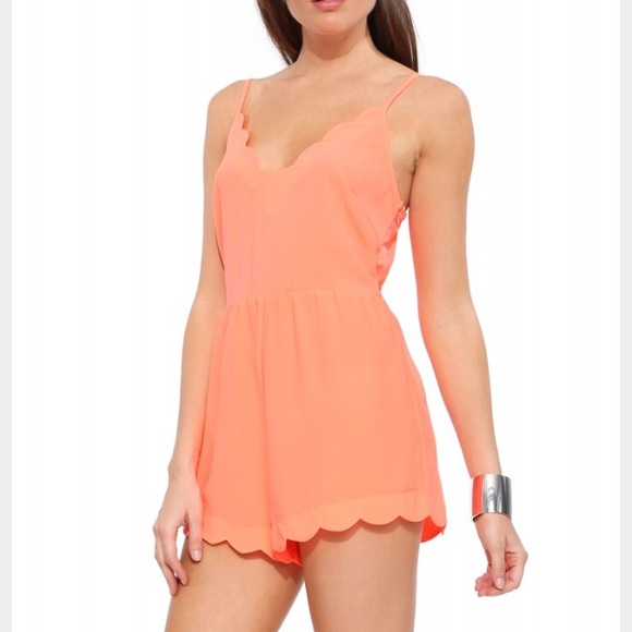 NWT Lush Scalloped Romper S - Picture 1 of 3