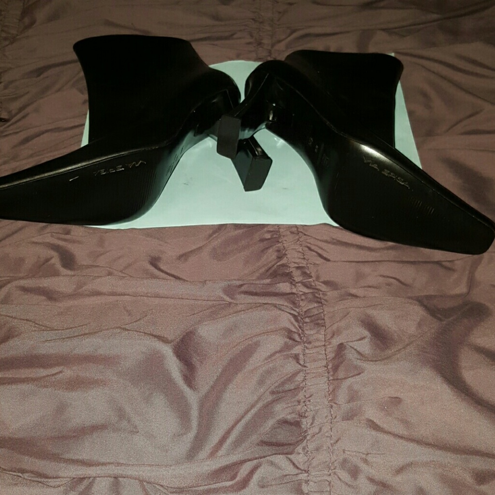 Boots - Picture 3 of 3