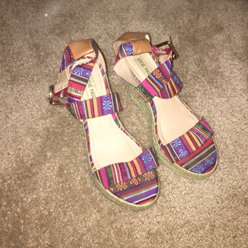 Steve Madden Aztec print espadrille wedges!