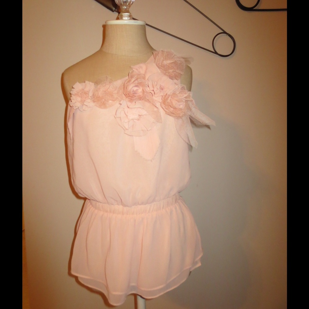 Alythea peach one-shouldered top with flowers -NWT