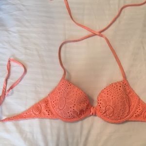 Salmon bikini top from H&M :)