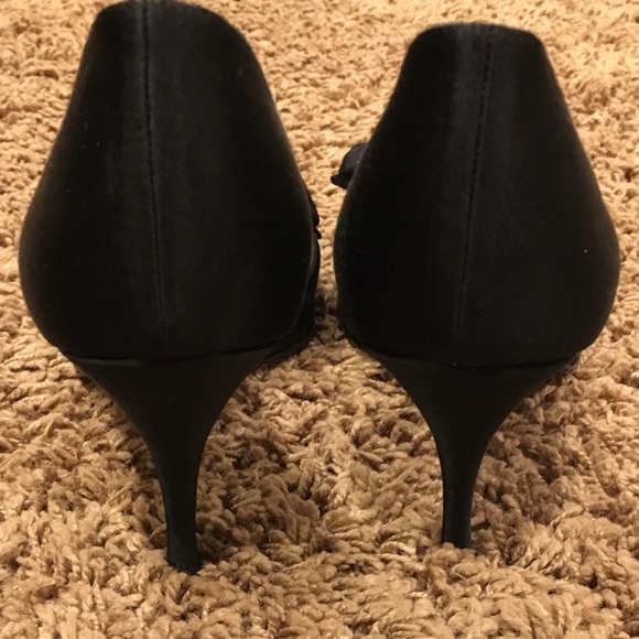 Stuart Weitzman satin peep toe pumps - Picture 4 of 4