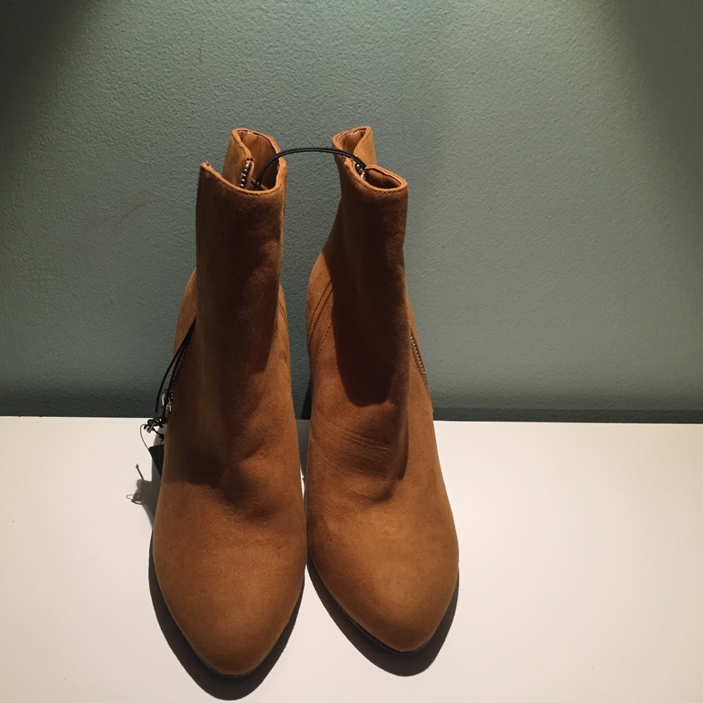 Tan boots with wedges with side silver zipper.