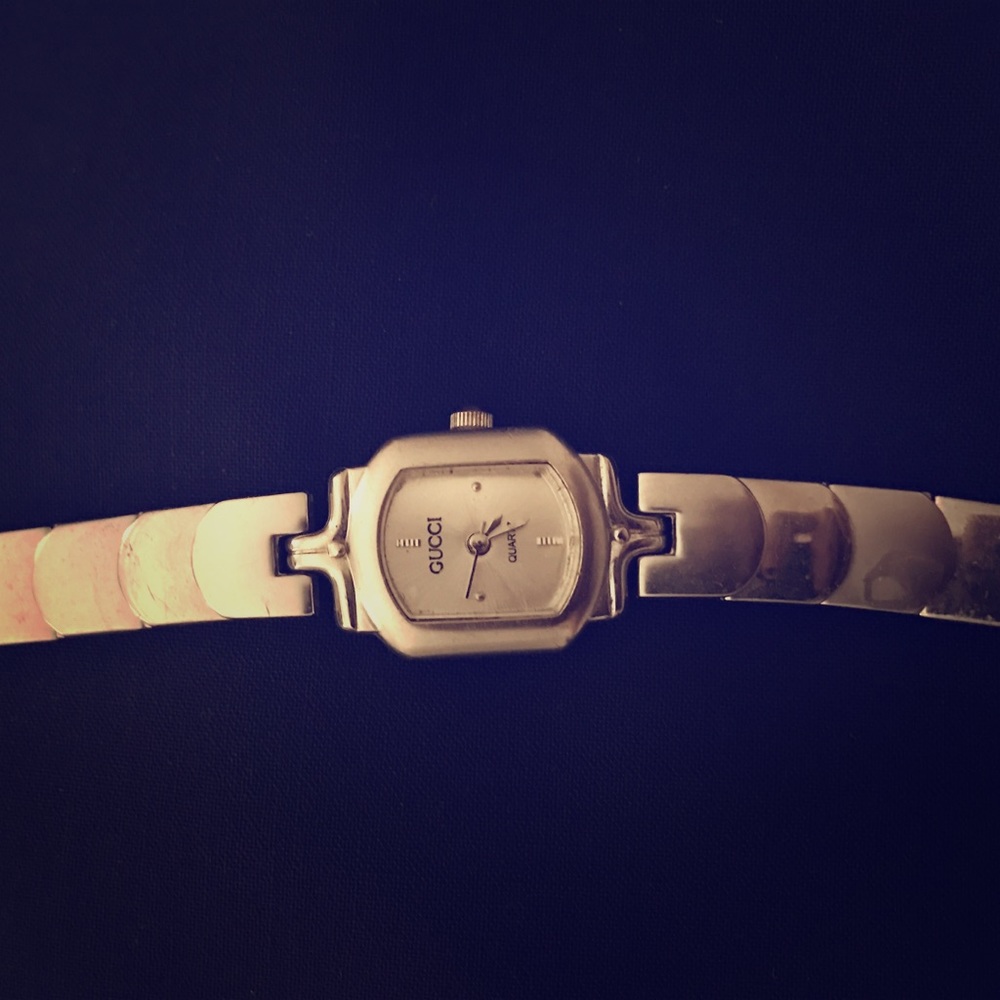 Authentic Gucci watch, pre-worn and pre-loved.