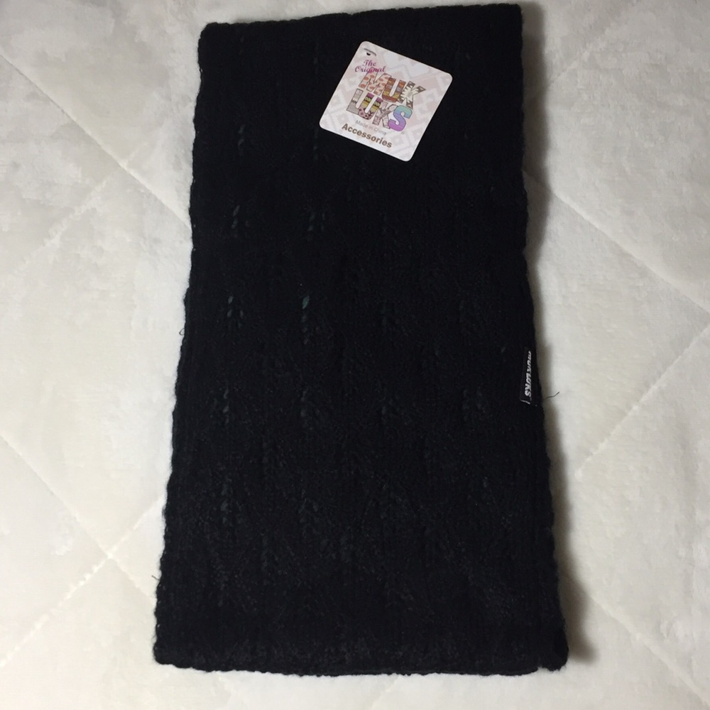MUK LUKS Infinity Scarf in Black - Picture 3 of 4
