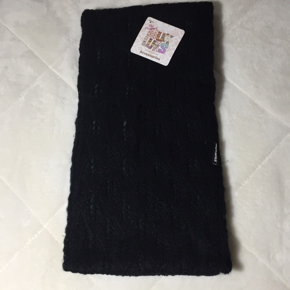 MUK LUKS Infinity Scarf in Black - Picture 3 of 4