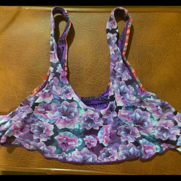 Final Markdown! Spectacular Maaji Ruffled Top - Picture 2 of 4