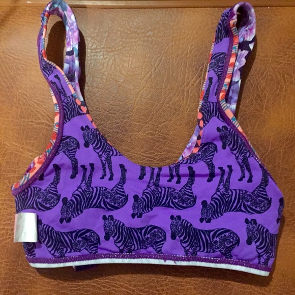 Final Markdown! Spectacular Maaji Ruffled Top - Picture 3 of 4