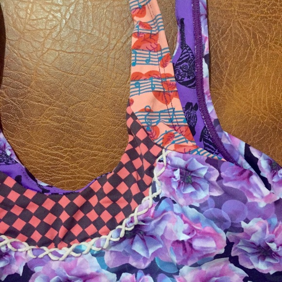 Final Markdown! Spectacular Maaji Ruffled Top - Picture 4 of 4