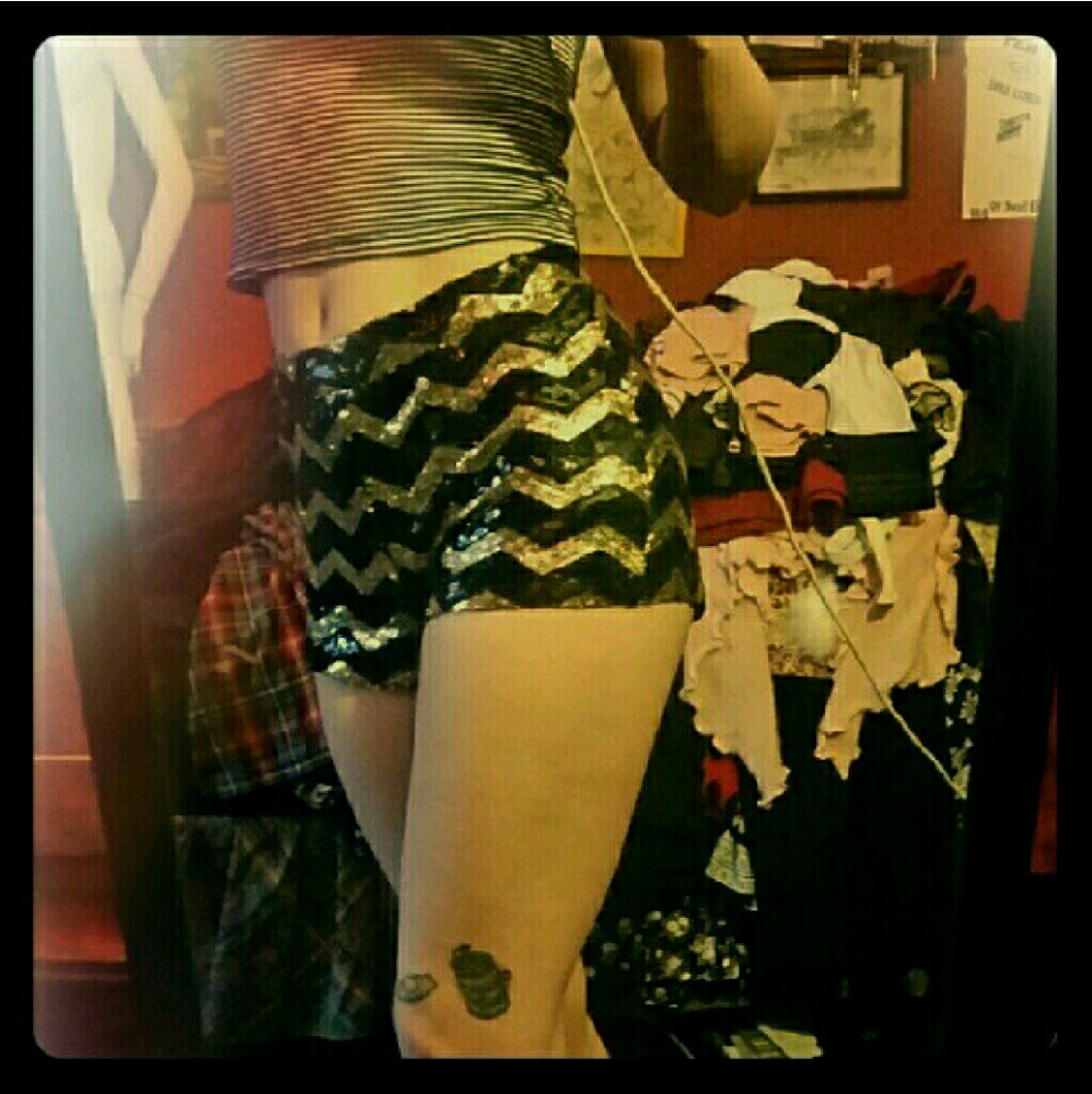 Zig-Zag pattern sequin shorts!