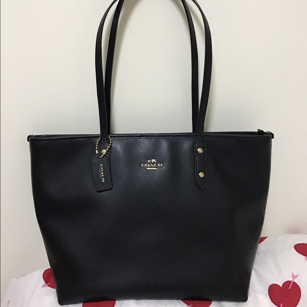 Great condition! Coach City Zip Tote
