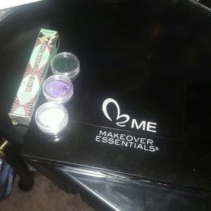 pallete, 3 cosmetic glitters, benefit primer