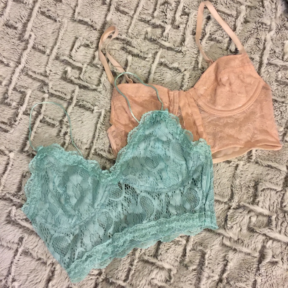 💙 Two lace bralettes
