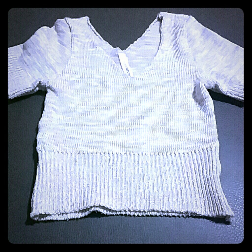 Knit crop top v neck
