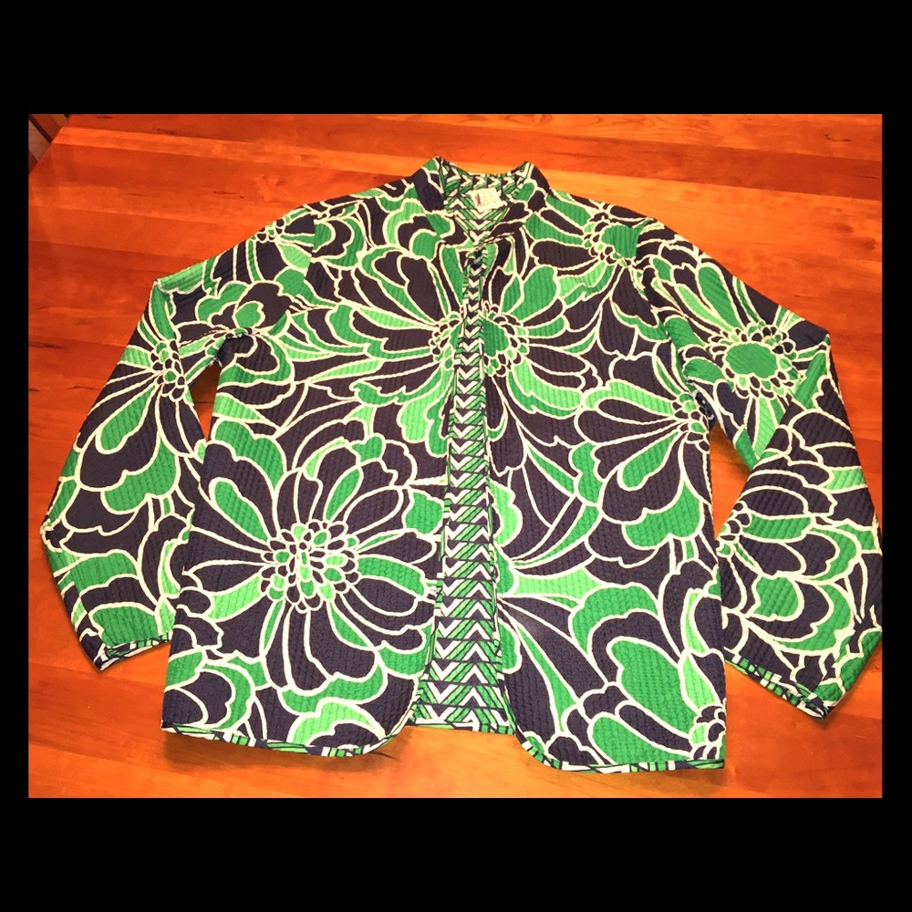 Dressy jacket with mandrine collar.